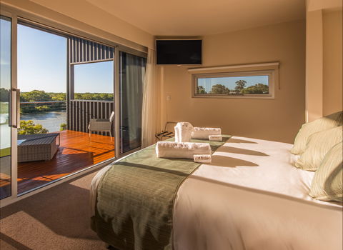 The Frames - Luxury Riverland Accommodation - Tourism Caloundra 2