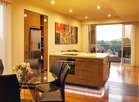The Frames - Luxury Riverland Accommodation - Tourism Caloundra 4