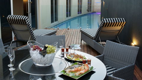 The Frames - Luxury Riverland Accommodation - Tourism Caloundra 6