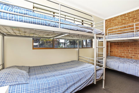 Unit 3, 5-/ Surf Avenue, Carrickalinga - Tourism Caloundra 3