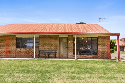 Unit 3, 5-/ Surf Avenue, Carrickalinga - Tourism Caloundra 6