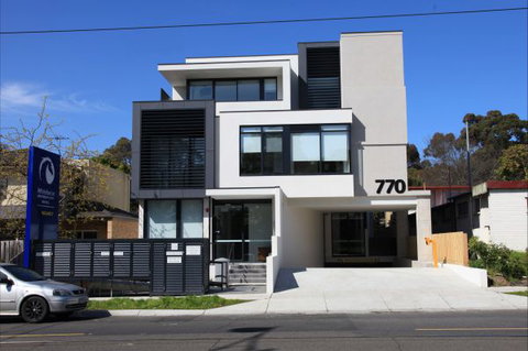 Whitehorse Apartments Hotel - Tourism Caloundra 0