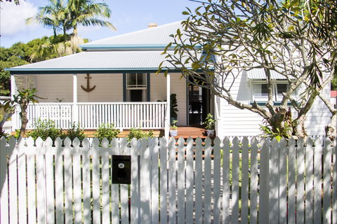 Anchored In Byron - Tourism Caloundra 0