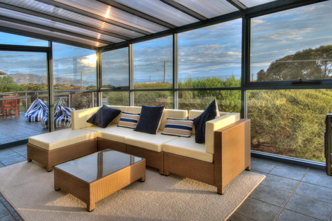 Blue Waves - Tourism Caloundra 1