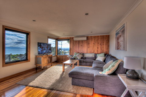 Blue Waves - Tourism Caloundra 2