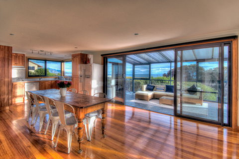 Blue Waves - Tourism Caloundra 3