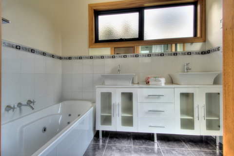 Blue Waves - Tourism Caloundra 5