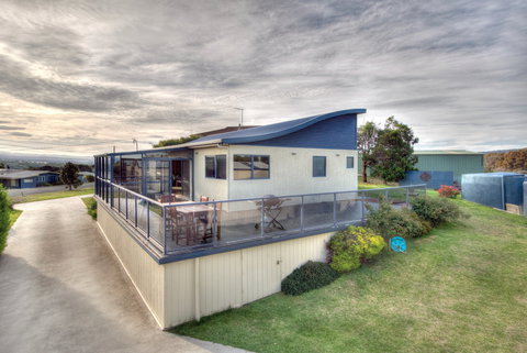Blue Waves - Tourism Caloundra 8