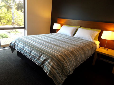Coorong Waterfront Retreat - Tourism Caloundra 2