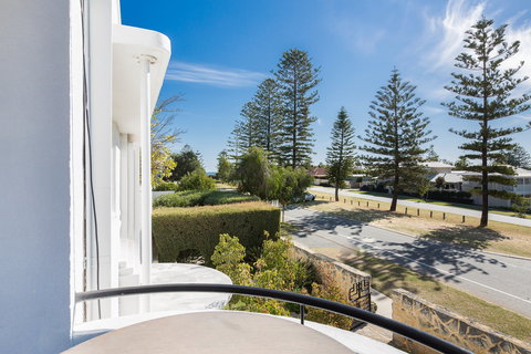 Cottesloe Beach Deluxe Apartment - Tourism Caloundra 2