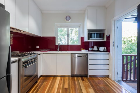 Cottesloe Beach Deluxe Apartment - Tourism Caloundra 6