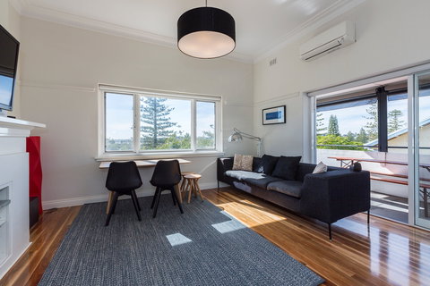 Cottesloe Beach Deluxe Apartment - Tourism Caloundra 7