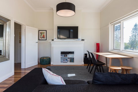 Cottesloe Beach Deluxe Apartment - Tourism Caloundra 8