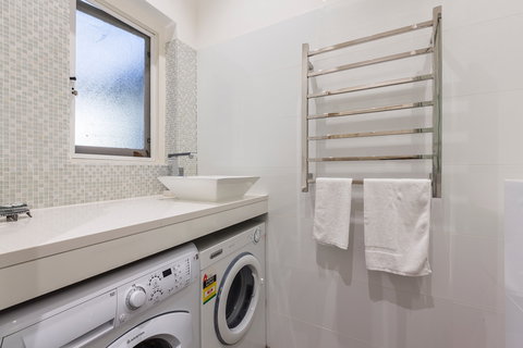 Cottesloe Beach Deluxe Apartment - Tourism Caloundra 9