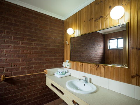 Country Mile Motor Inn - Tourism Caloundra 2