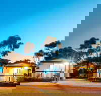 Cummins Caravan  Cabin Park - Tourism Caloundra