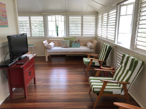 Daggoombah Holiday House - Tourism Caloundra 1