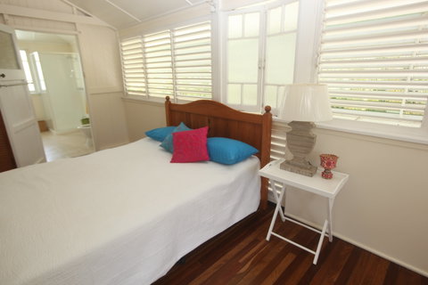Daggoombah Holiday House - Tourism Caloundra 2