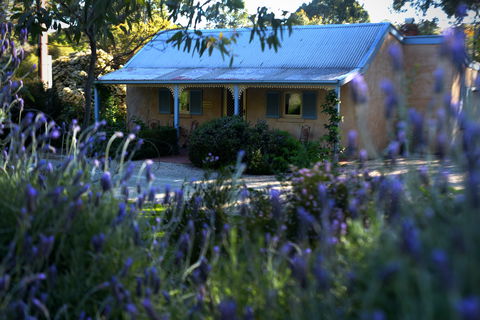 Donnybrook Cottage - Clare - Tourism Caloundra 0