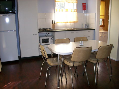 Goughs Bay Holiday Cottages - Tourism Caloundra 2
