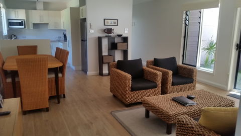 Ocean Beach House - Tourism Caloundra 4