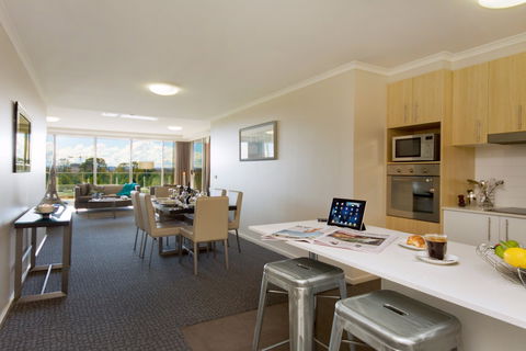 Pacific Suites Canberra - Tourism Caloundra 4