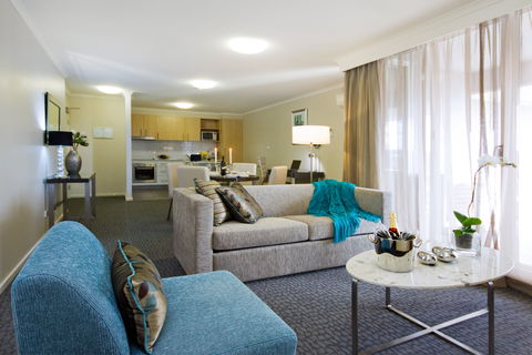 Pacific Suites Canberra - Tourism Caloundra 5