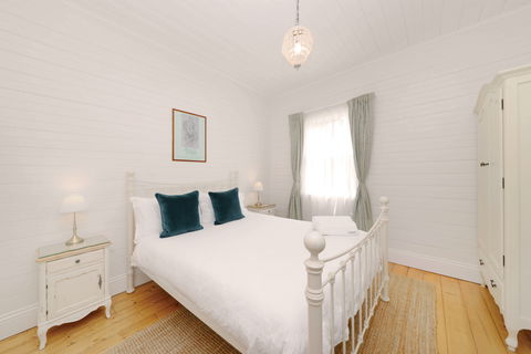 Poets Cottage - Tourism Caloundra 2