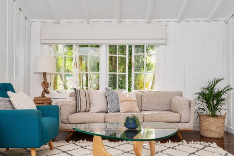 San Juan Surfers Cottage - Tourism Caloundra 1