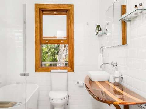 San Juan Surfers Cottage - Tourism Caloundra 6