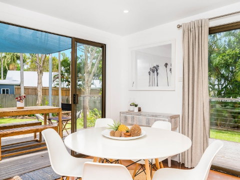 San Juan Surfers Cottage - Tourism Caloundra 7