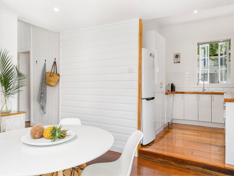 San Juan Surfers Cottage - Tourism Caloundra 9
