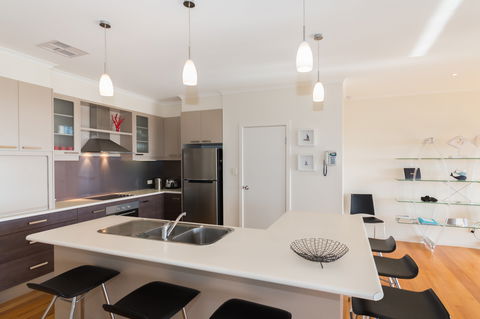 Serenity On Stacey - Tourism Caloundra 1