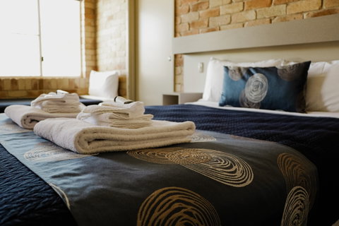 The Australian Hotel Motel - Tourism Caloundra 1