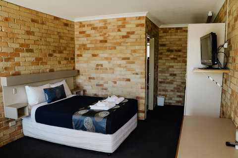 The Australian Hotel Motel - Tourism Caloundra 2