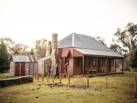 The Pines Cottage - Tourism Caloundra 0