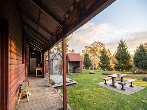 The Pines Cottage - Tourism Caloundra 2