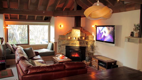 Wallace's - Crystal Creek Chalet 1 - Tourism Caloundra 2