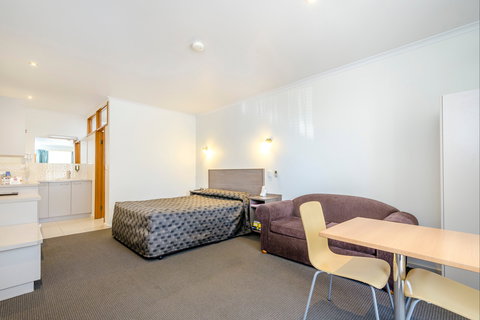 Werribee Motel & Apartments - Tourism Caloundra 1