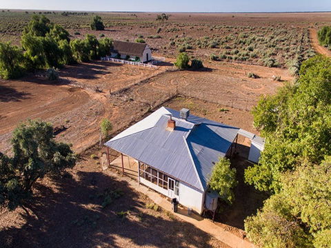 Willandra Cottage - Tourism Caloundra 1