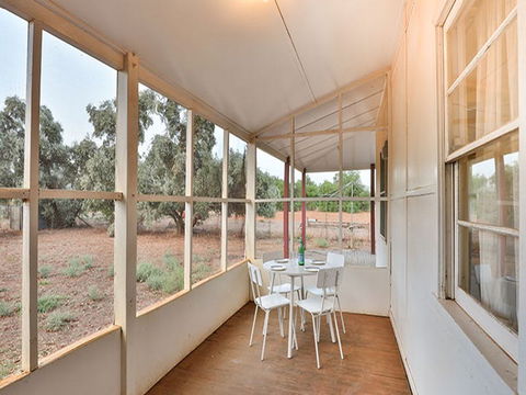 Willandra Cottage - Tourism Caloundra 2