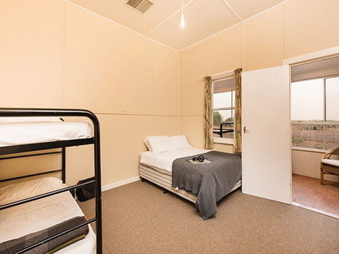 Willandra Cottage - Tourism Caloundra 5