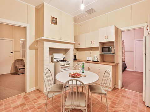 Willandra Cottage - Tourism Caloundra 6