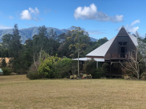 Wobbly Boot Estate - Tourism Caloundra 0