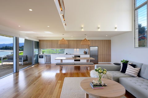 Absolute Waterfront Gerroa - Tourism Caloundra 2
