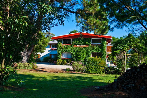 Alpenhorn Holiday Units - Tourism Caloundra 0