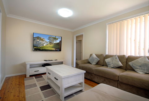 Barrack Point Holidays At Warilla Bowling Club - Tourism Caloundra 1