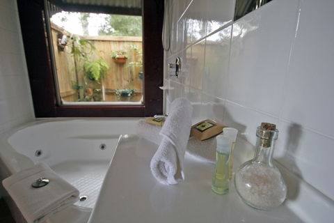 Bendles Cottages And Country Villas - Tourism Caloundra 2