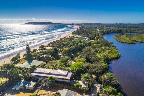 Byron Beachfront Villa - Tourism Caloundra 1