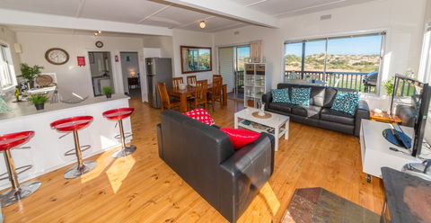 Carrickalinga SeaHaven - Tourism Caloundra 2